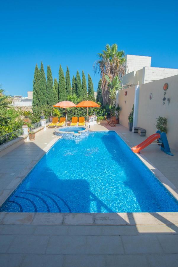 Central Villa Flatlet With Pool - Free Parking And Wifi Lija Exterior photo
